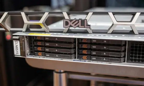 Dell PowerEdge R660 E3.S Bays