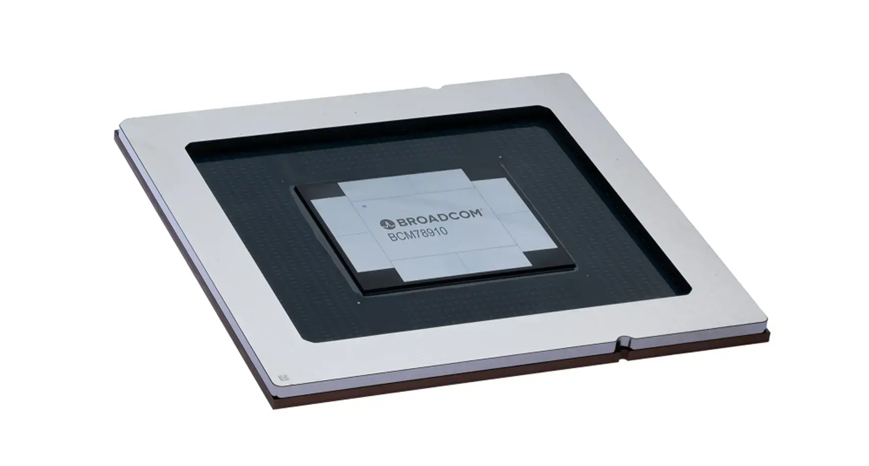 Broadcom начинает поставки Tomahawk 6 - первого в мире коммутатора с пропускной способностью 102,4 Тбит/с