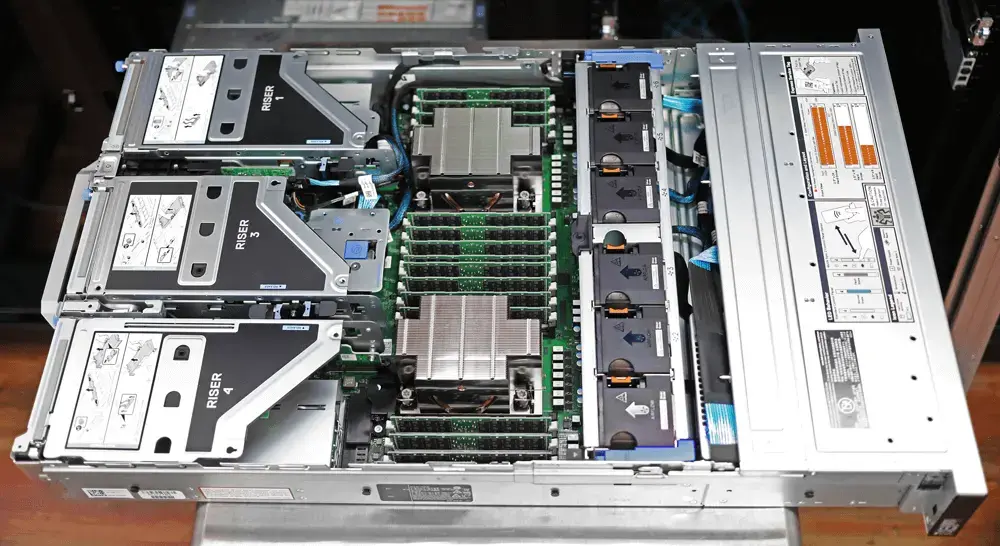 Обзор сервера Dell EMC PowerEdge R750 Изображение 3