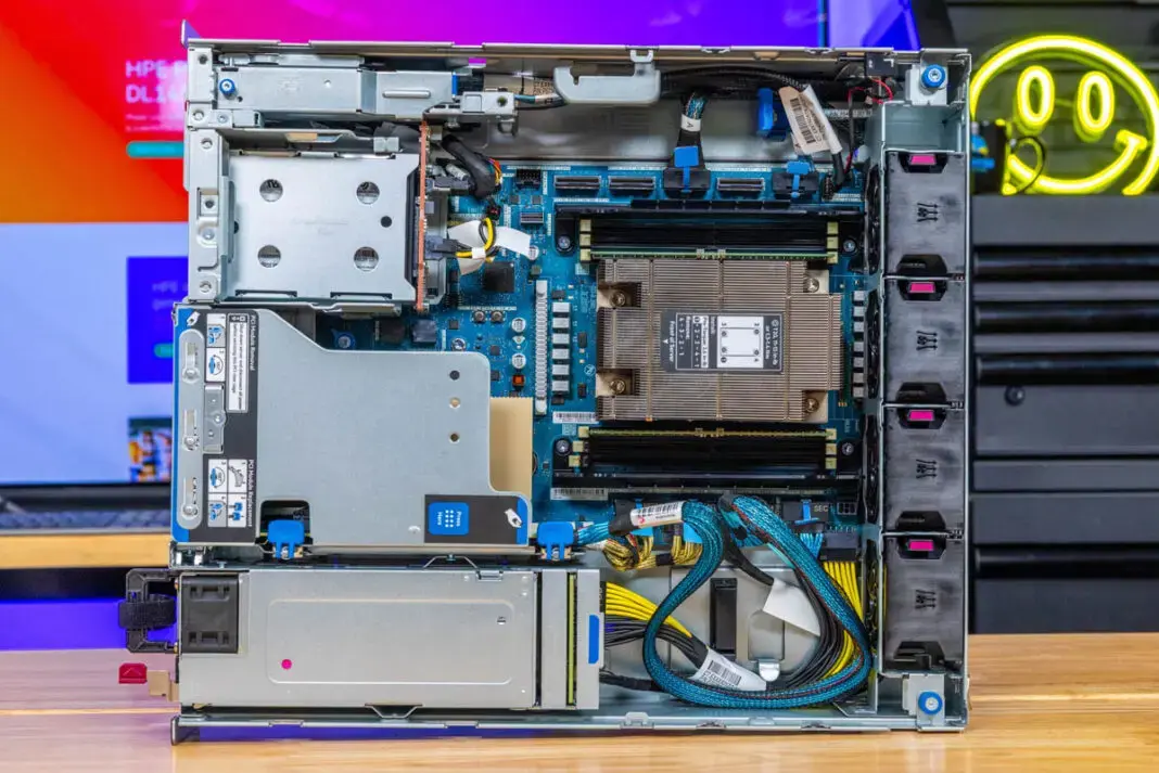 Обзор edge-сервера HPE ProLiant DL145 Gen11 на базе AMD EPYC 8004 Изображение 8