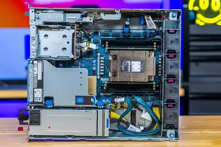 Обзор edge-сервера HPE ProLiant DL145 Gen11 на базе AMD EPYC 8004