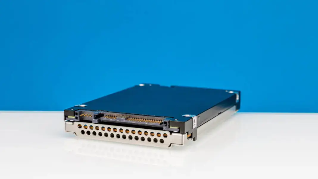 Обзор SSD Kioxia CD8P-R 30.72 ТБ PCIe Gen5 Изображение 3