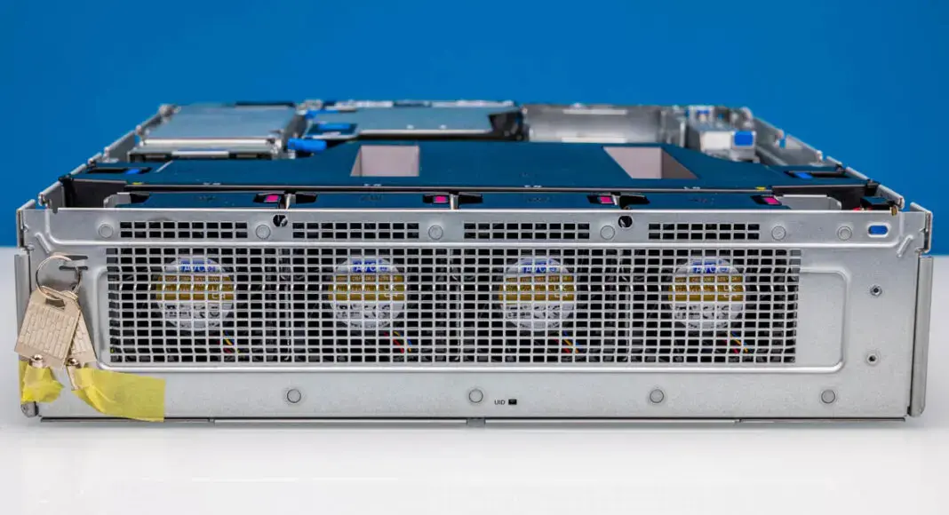 Обзор edge-сервера HPE ProLiant DL145 Gen11 на базе AMD EPYC 8004 Изображение 7