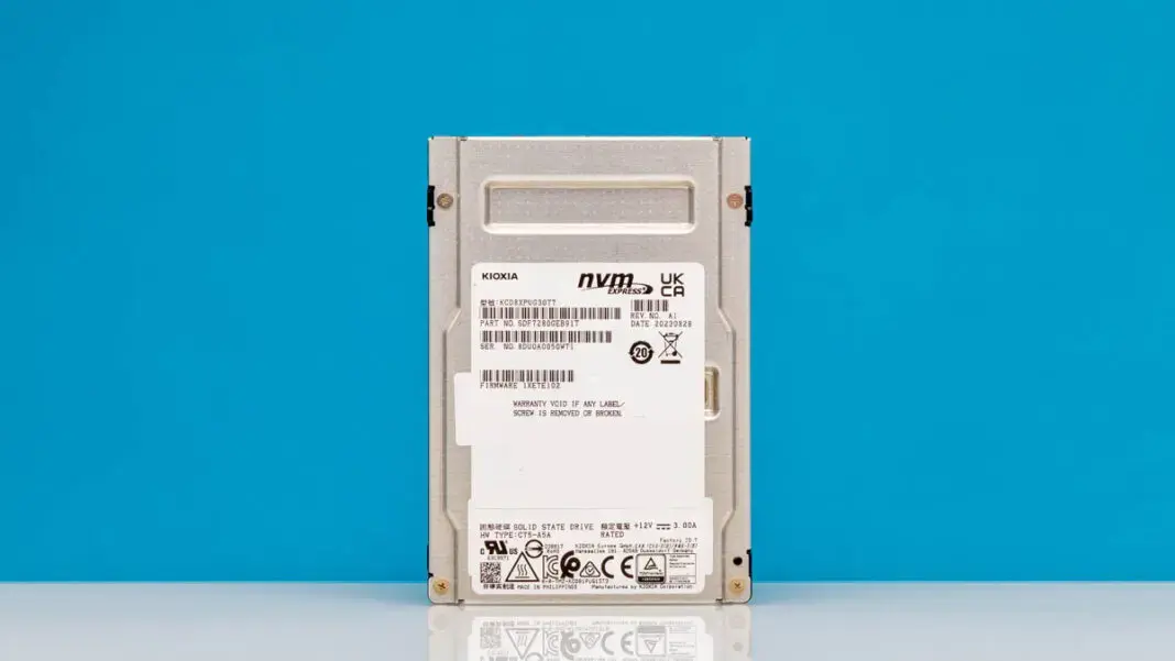 Обзор SSD Kioxia CD8P-R 30.72 ТБ PCIe Gen5  Изображение 1