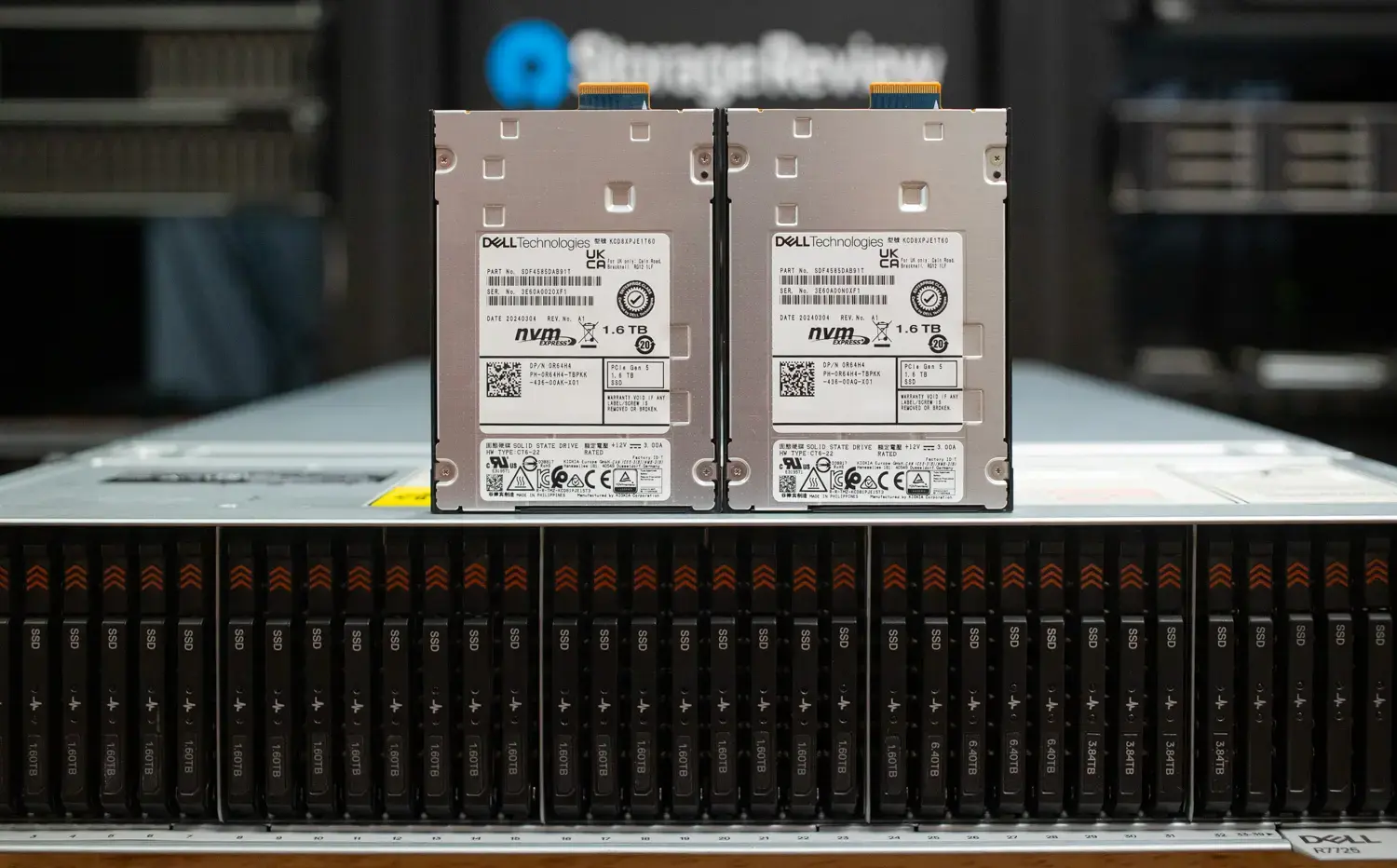 Dell R7725 media support