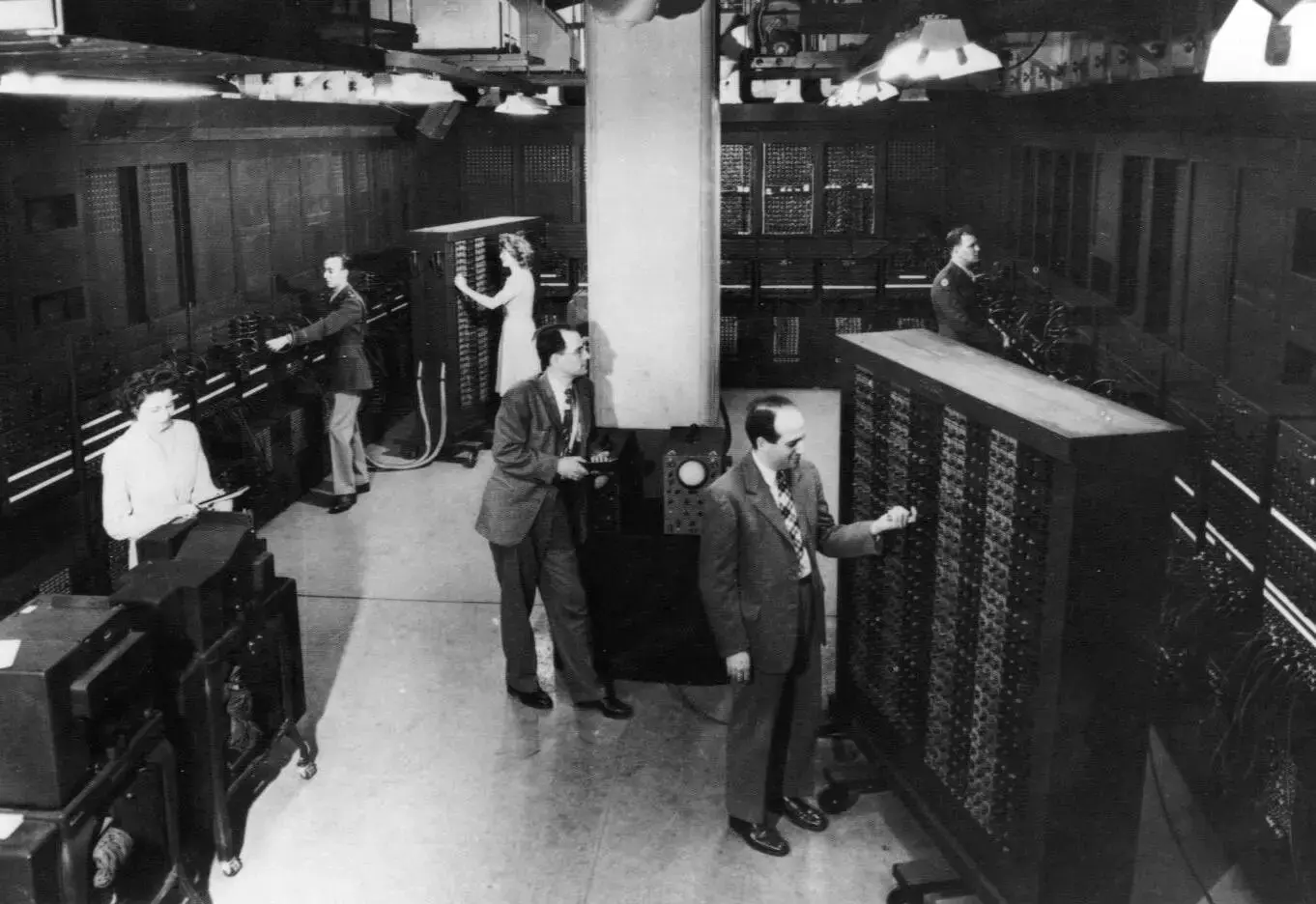 В 500 раз слабее калькулятора, но гениален: как ENIAC заложил основы современных ПК  Изображение 1