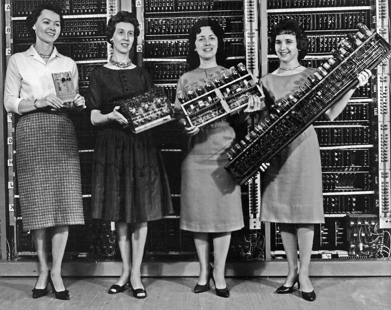 В 500 раз слабее калькулятора, но гениален: как ENIAC заложил основы современных ПК Изображение 12