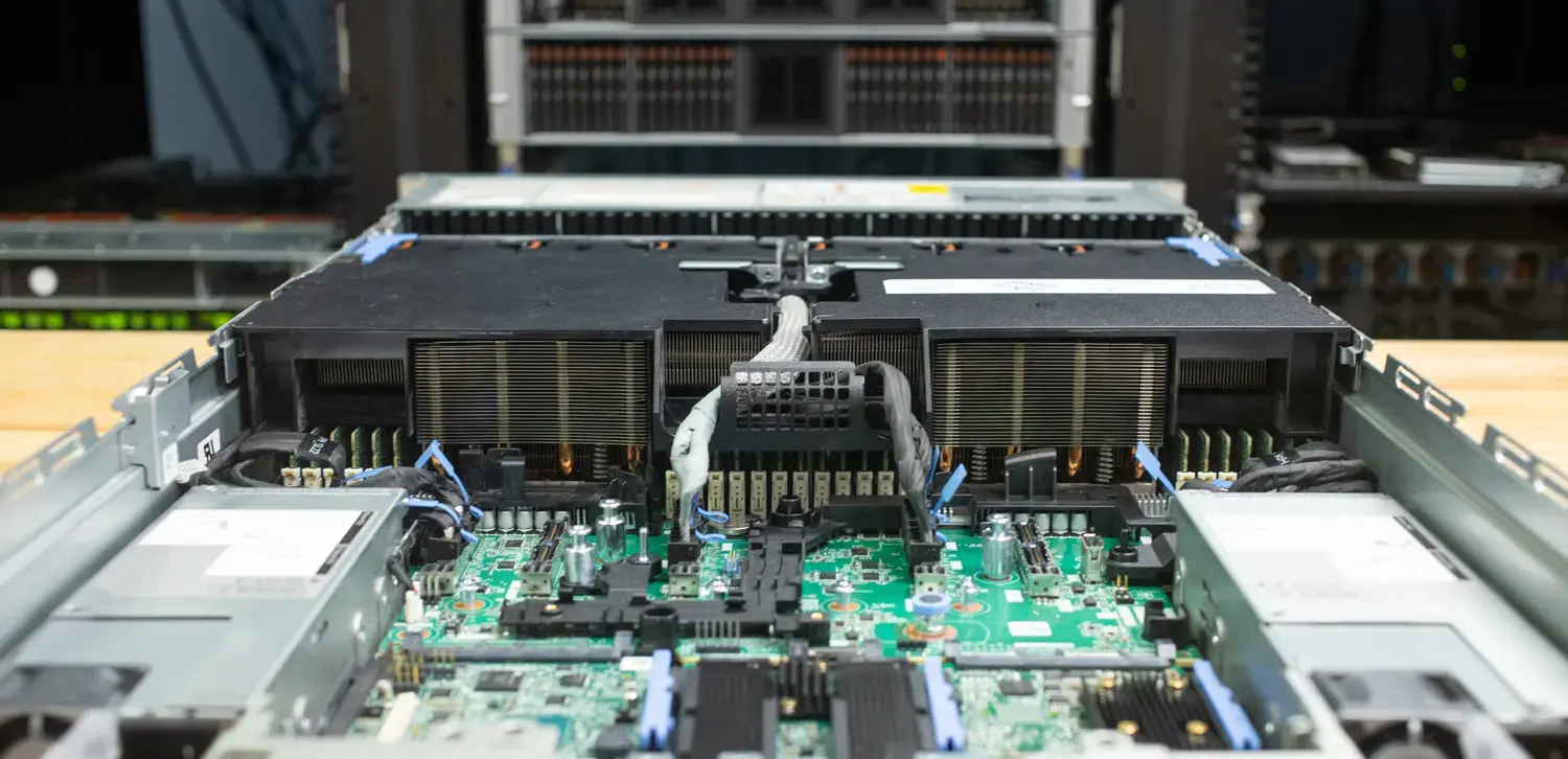 Обзор сервера Dell PowerEdge R7725 - универсальная мощь Изображение 2